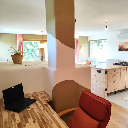 Naravna Lesena Hisa V Naravi Z Lastnim Vrtom Апартаменты