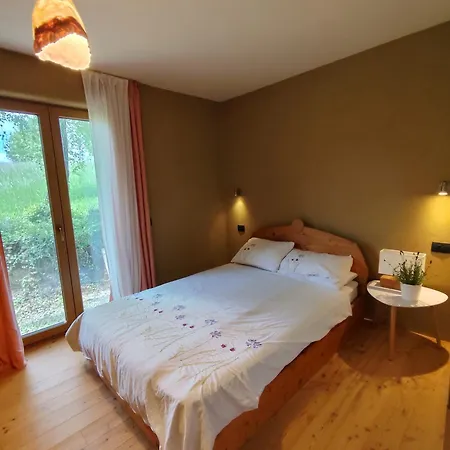 Apartment Naravna Lesena Hisa V Naravi Z Lastnim Vrtom Ig