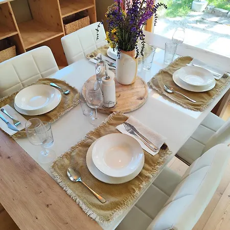 Naravna Lesena Hisa V Naravi Z Lastnim Vrtom *