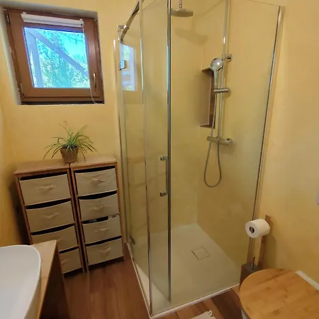 Апартаменты Naravna Lesena Hisa V Naravi Z Lastnim Vrtom *