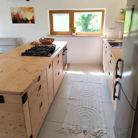 Naravna Lesena Hisa V Naravi Z Lastnim Vrtom