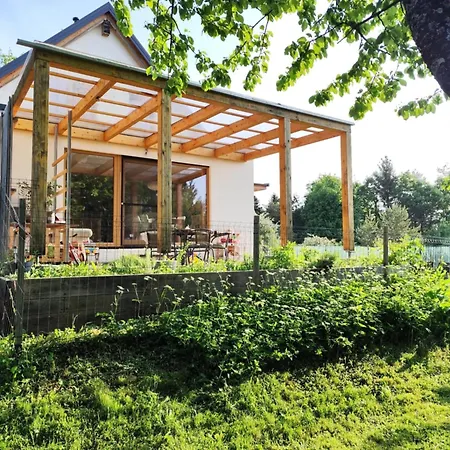 Naravna Lesena Hisa V Naravi Z Lastnim Vrtom Иг