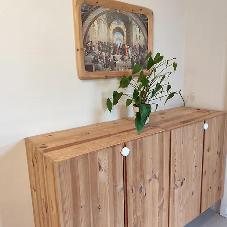 Naravna Lesena Hisa V Naravi Z Lastnim Vrtom Апартаменты *