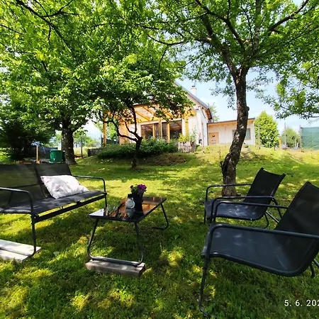 Naravna Lesena Hisa V Naravi Z Lastnim Vrtom شقة *