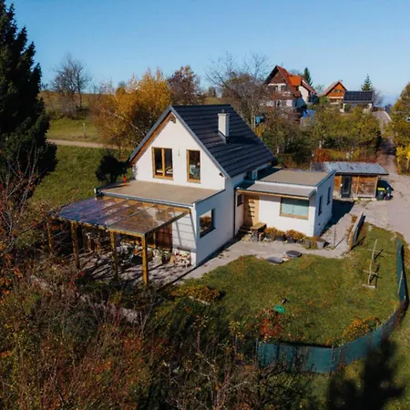 Naravna Lesena Hisa V Naravi Z Lastnim Vrtom *