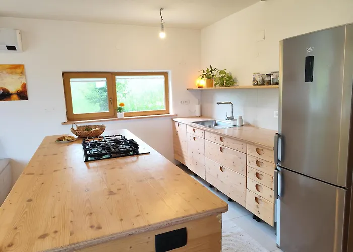 דירה Naravna Lesena Hisa V Naravi Z Lastnim Vrtom *