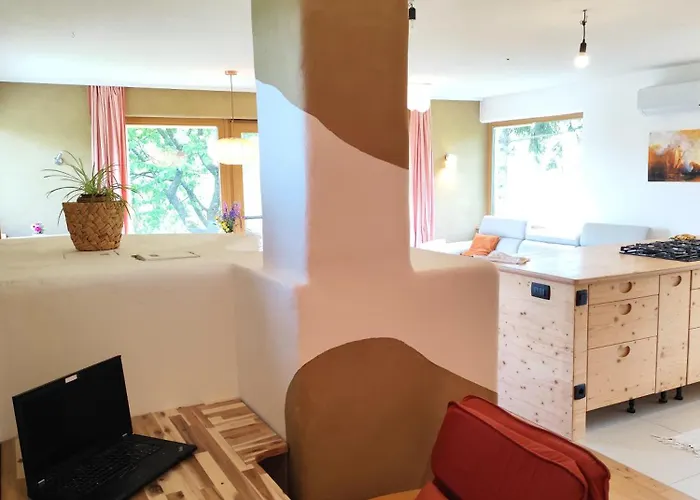 Naravna Lesena Hisa V Naravi Z Lastnim Vrtom דירה