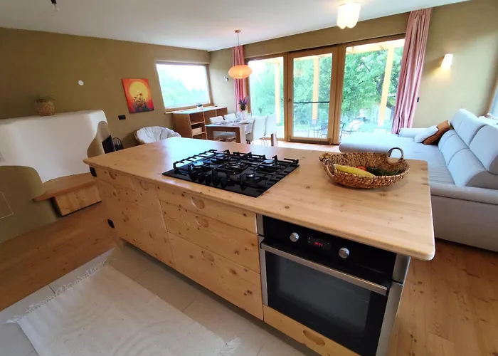 דירה Naravna Lesena Hisa V Naravi Z Lastnim Vrtom