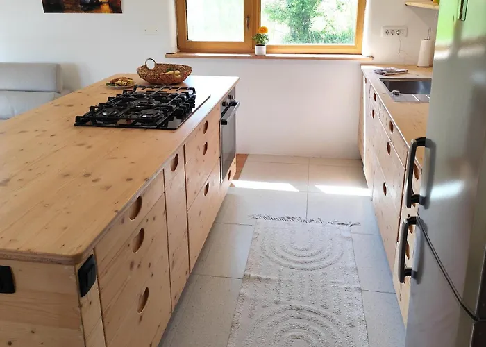 Naravna Lesena Hisa V Naravi Z Lastnim Vrtom