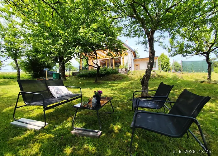 Naravna Lesena Hisa V Naravi Z Lastnim Vrtom דירה *