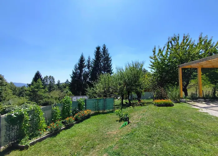 דירה Naravna Lesena Hisa V Naravi Z Lastnim Vrtom